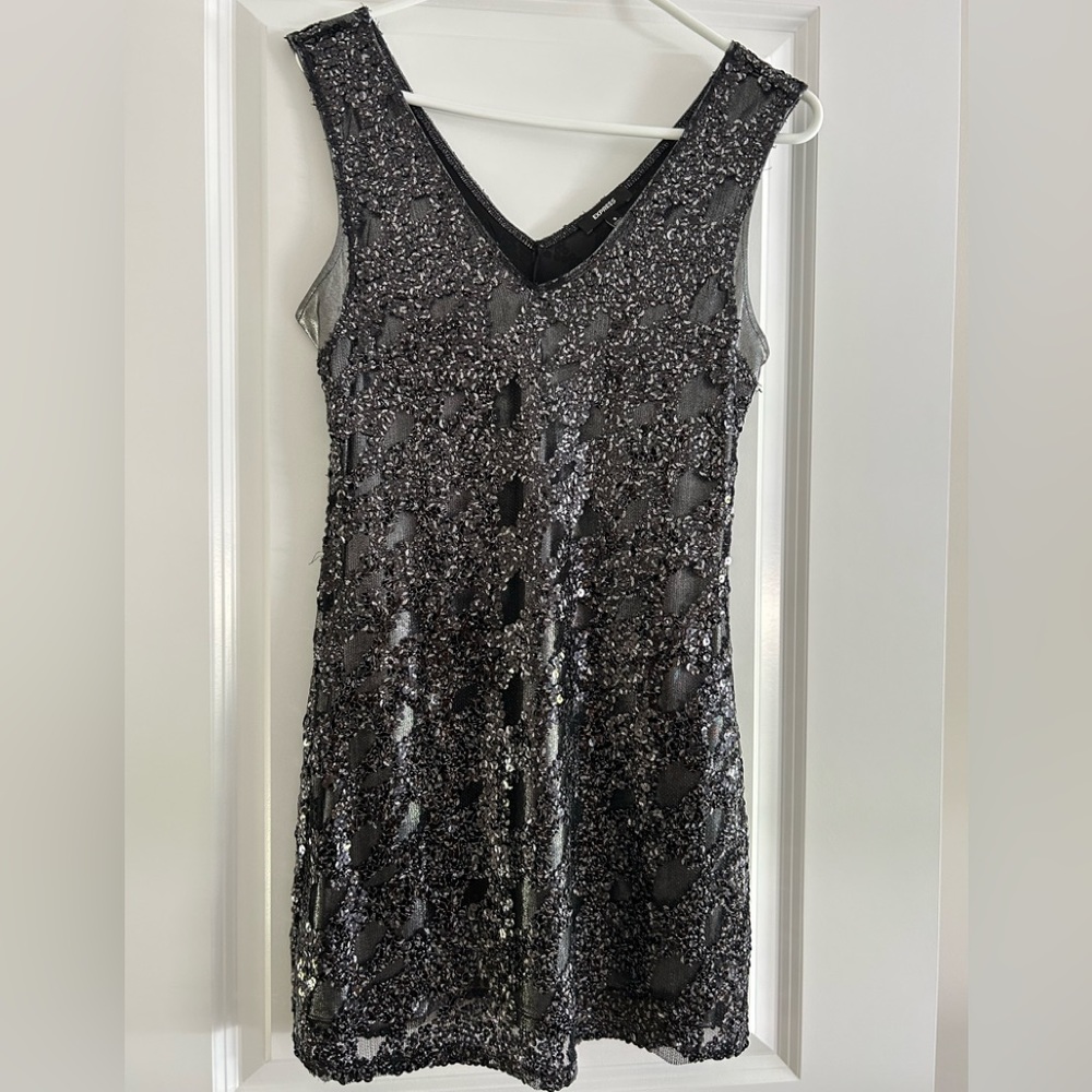 Beautiful Sequin sleeveless V-neck dress from Express